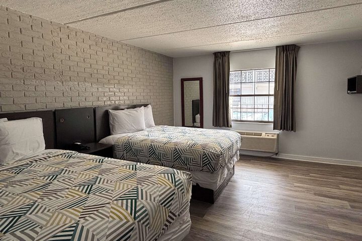 1 King Bed (12 of 19)