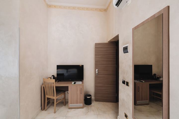 Room 46 of 180