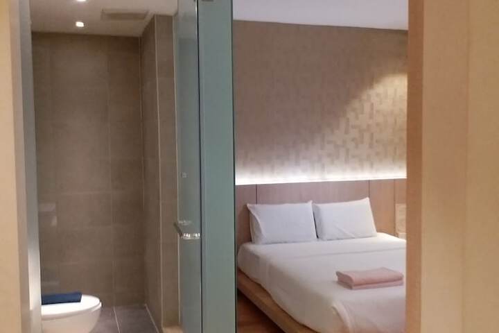 Room 9 of 31
