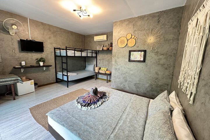 Room 15 of 102
