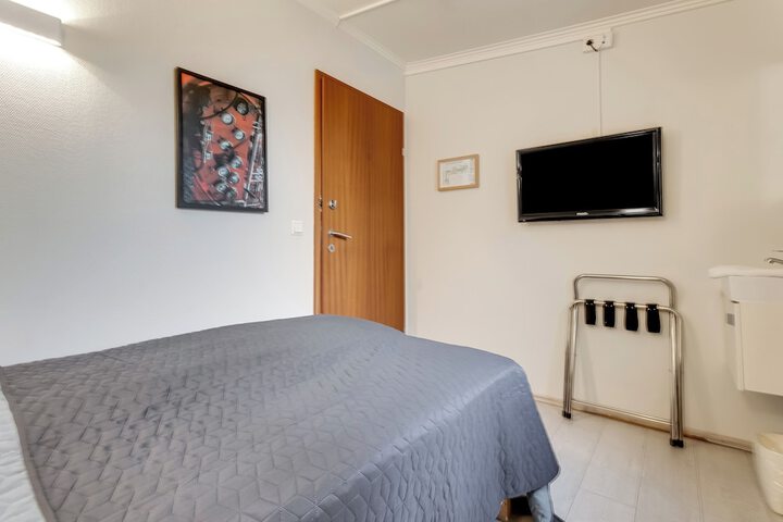 Room 12 of 34