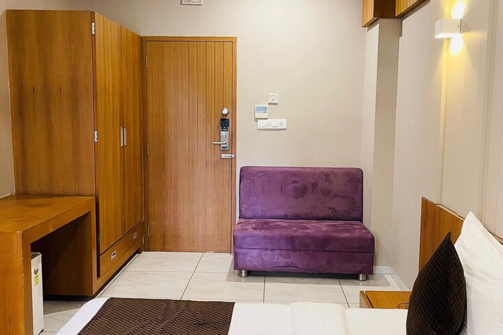 Room 7 of 31