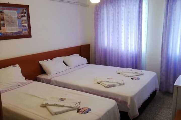 Room 10 of 28