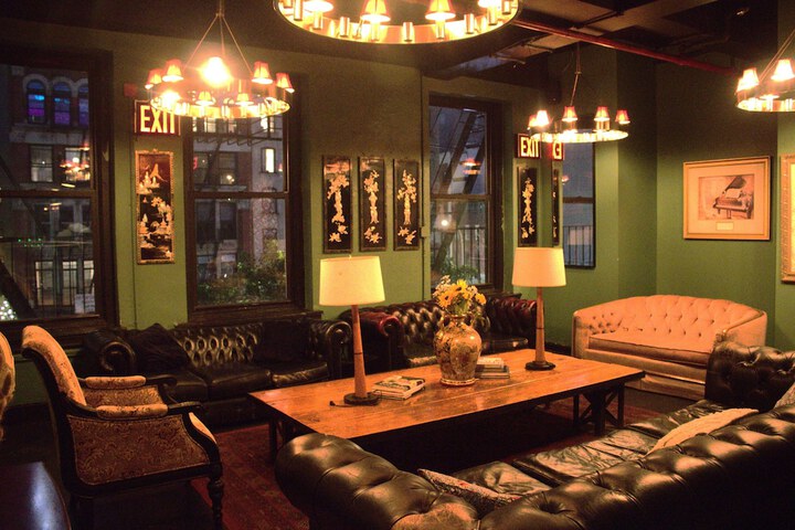 Lounge 20 of 35