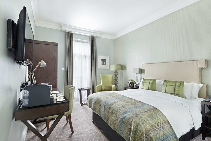 Room 8 of 108