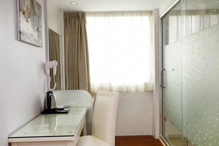 Room 5 of 11