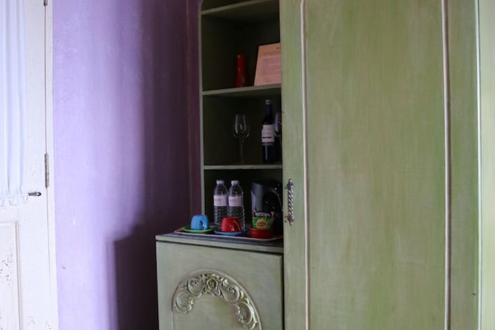 Room 10 of 32