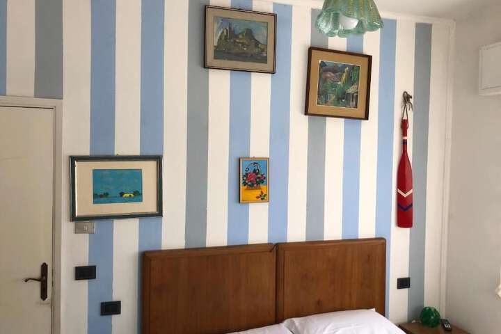 Room 20 of 106