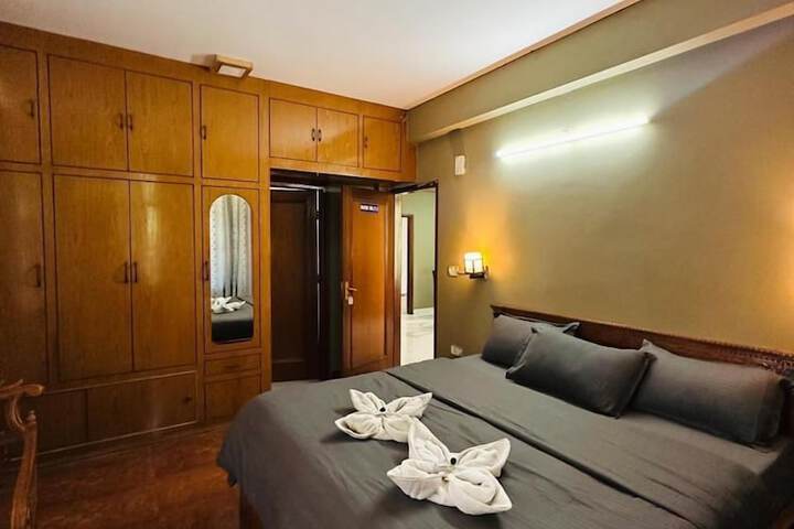 Room 11 of 18
