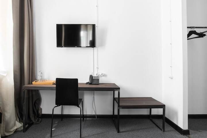 Room 10 of 29