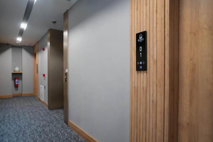 Ballroom/Hall 39 of 43