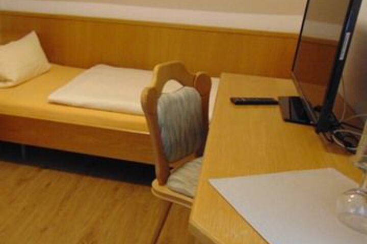 Room 5 of 25