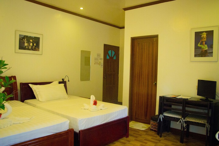 Room 8 of 114