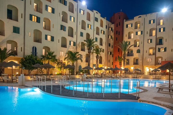 Pools & Facilities
