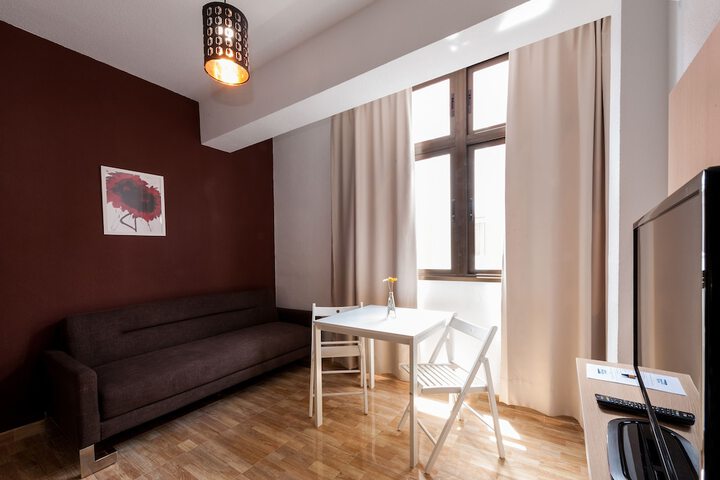 Room 8 of 26
