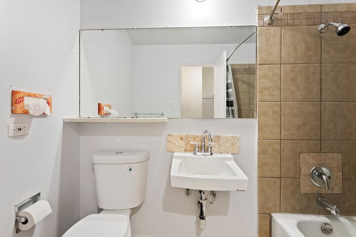 Room 2 of 10