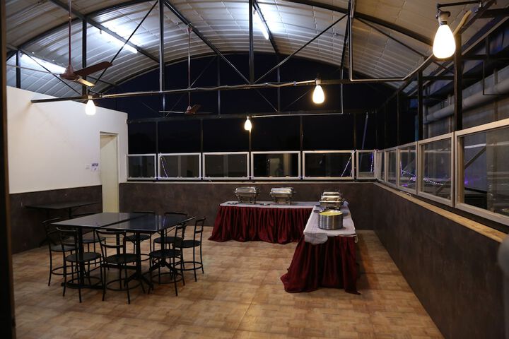 Dining 17 of 26
