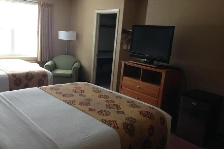 Room 4 of 9
