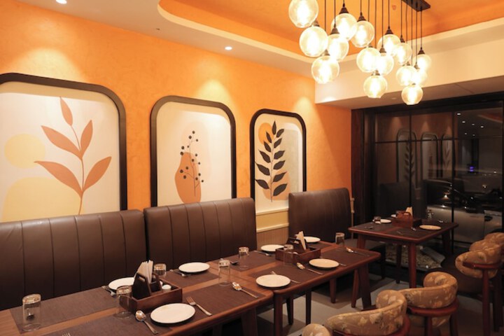 Dining 15 of 18