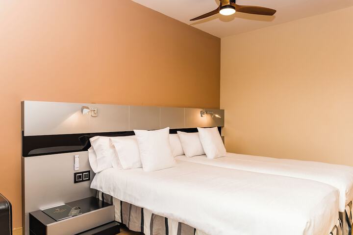 Room 46 of 122