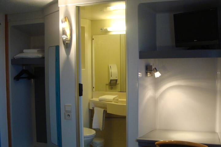 Room 19 of 34