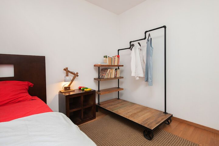 Room 3 of 28