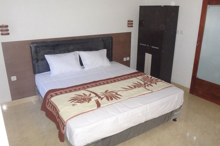 Room 11 of 23