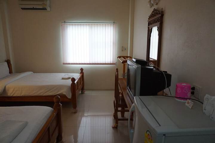Room 16 of 32