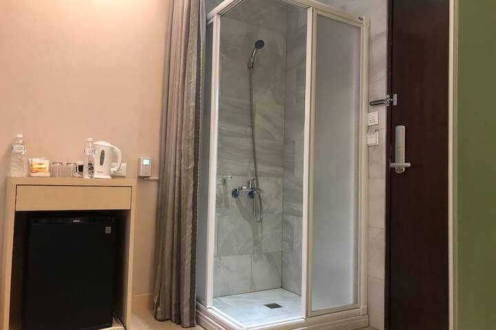 Room 16 of 34
