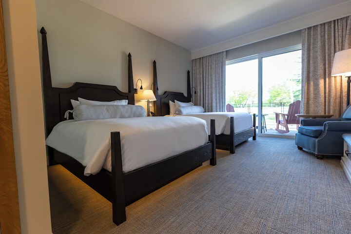 Room 32 of 68