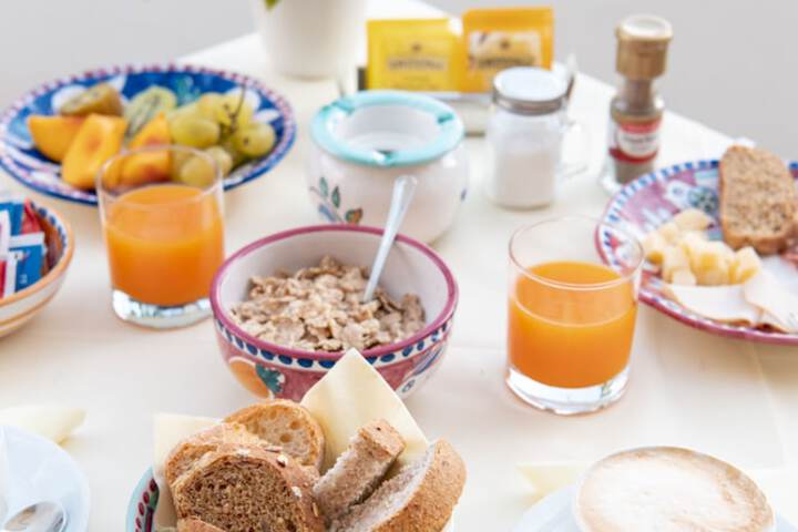 Breakfast/Coffee Service 108 of 139