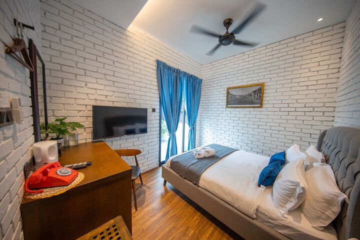 Room 13 of 49