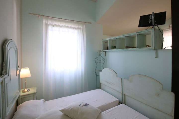 Room 9 of 35
