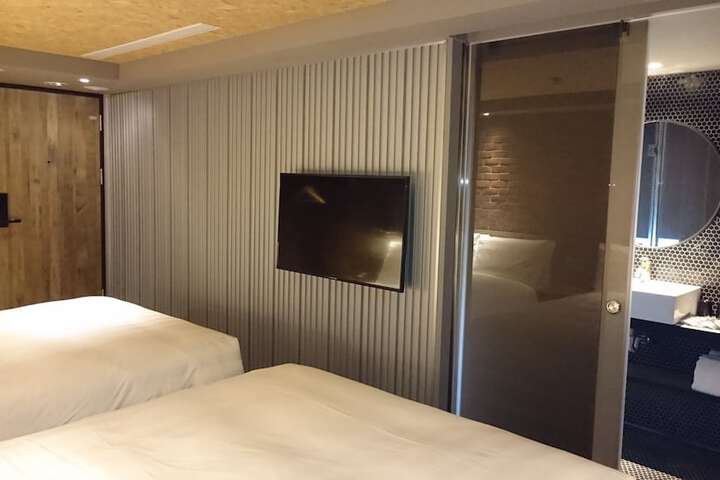 Room 26 of 39