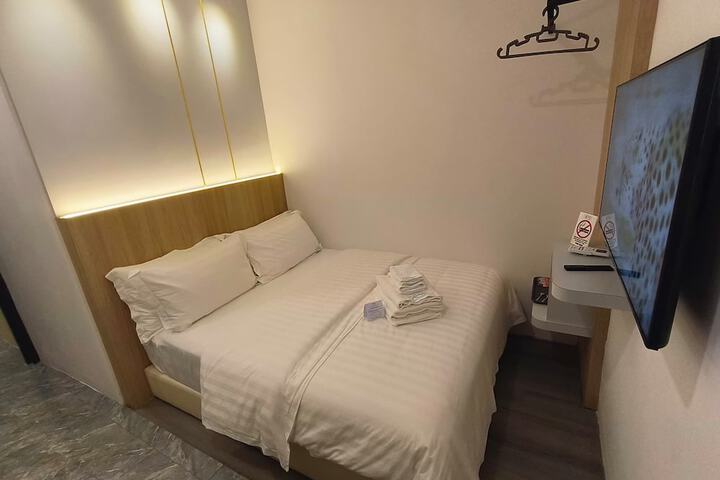 Room 5 of 17