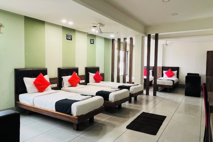 Room 32 of 84
