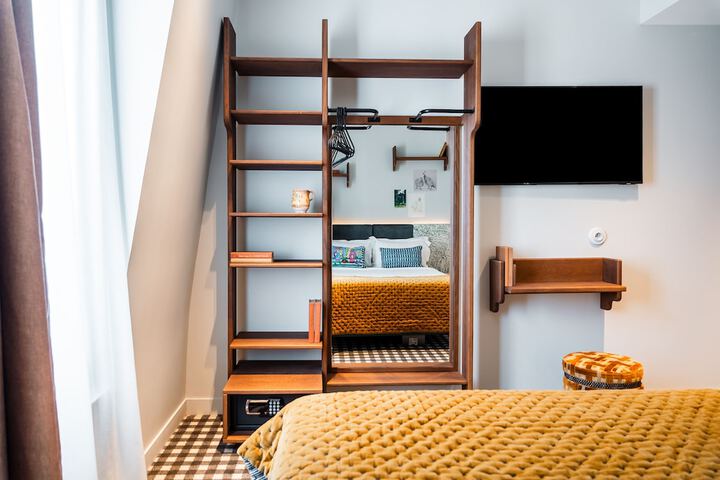 Room 12 of 36