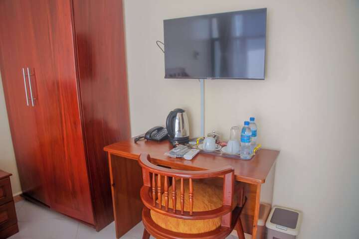 Room 14 of 98