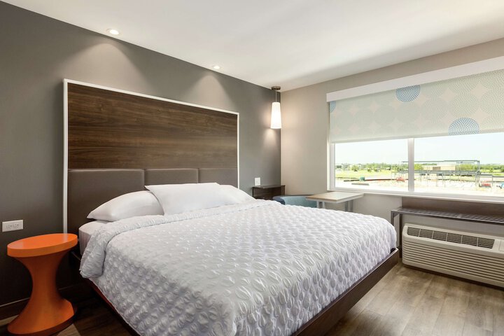 1 King Bed (7 of 11)