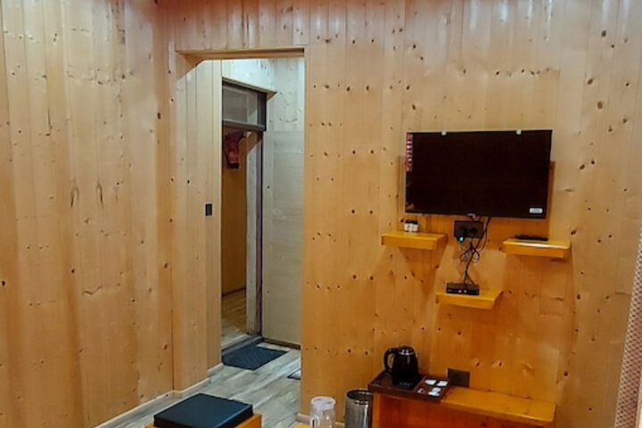 Room 11 of 14