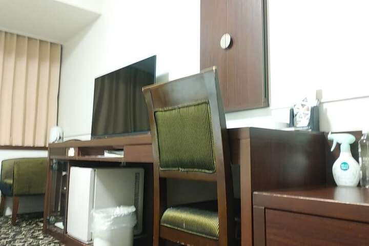 Room 8 of 152