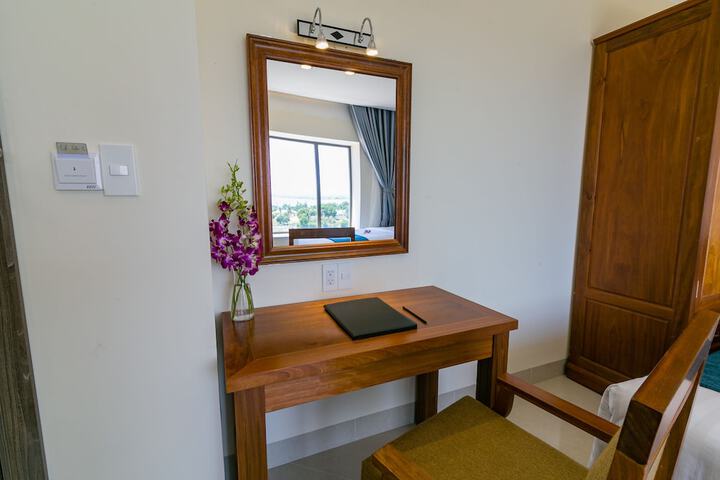 Room 3 of 80