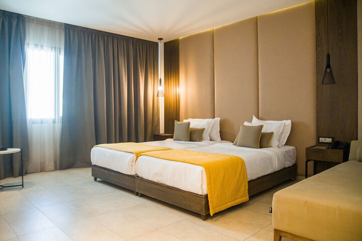 Room 5 of 27