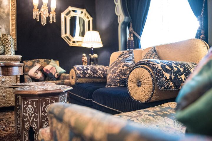 Lounge 70 of 98
