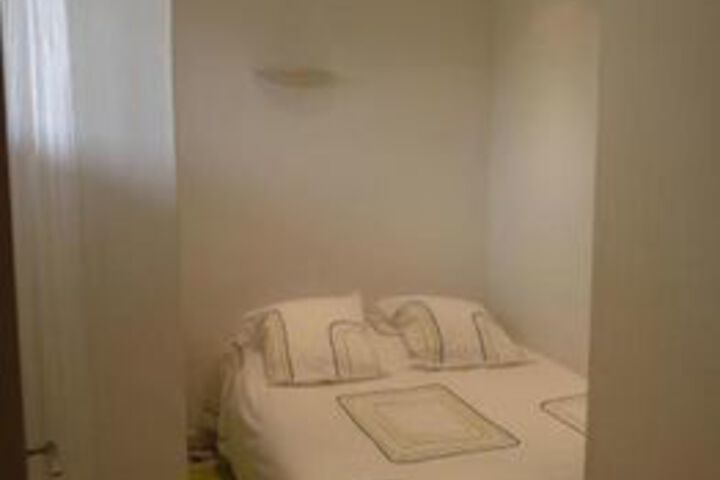 Room 5 of 15