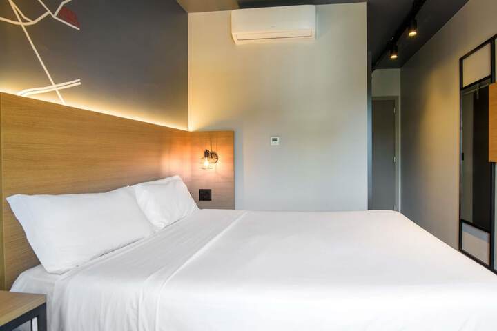 Room 7 of 80