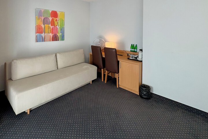Room 53 of 92