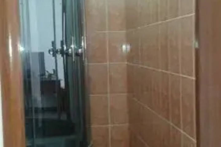 Room 6 of 8
