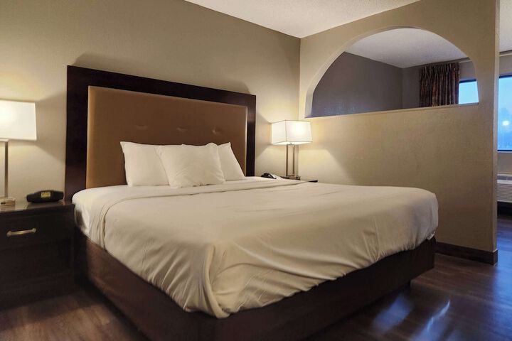 Room 6 of 12