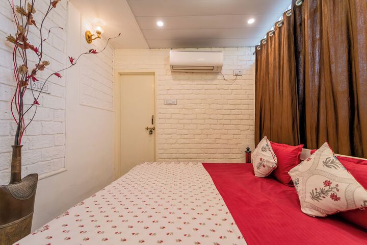 Room 7 of 13